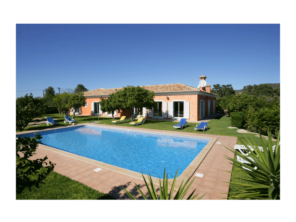 construction maison avec piscine maçonnée